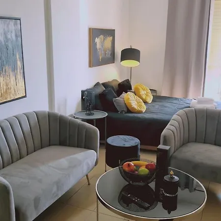 Apartment Beyond Studio *