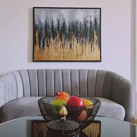 Apartment Beyond Studio *